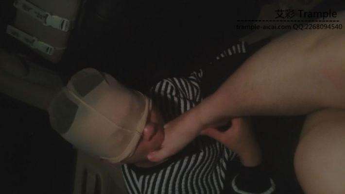 夜里车上购买美女的原味肉丝