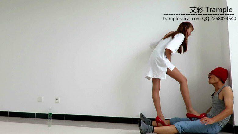 00后天使女主剧情！暴打街头小混混！