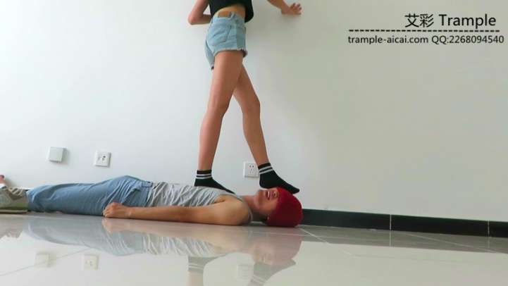 00后天使女主运动装坐身+棉袜踩全身！