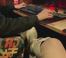 【雪莉】网吧玩弄私奴 bf7265