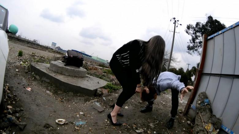 『奴隶岛』—重口舔脏泥巴鞋底、口水烟灰