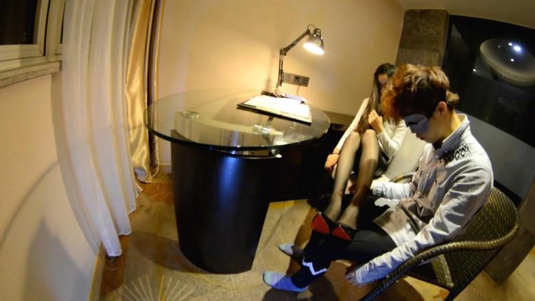 『奴隶岛』—办公室闻脚蹂躏+POV