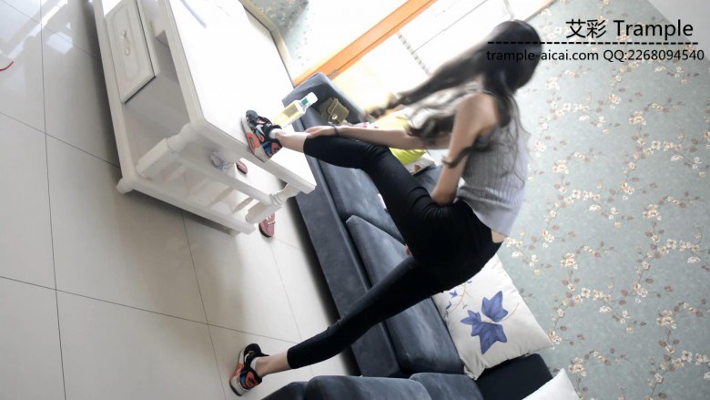 『奴隶岛』—健身后的白袜闻舔脚