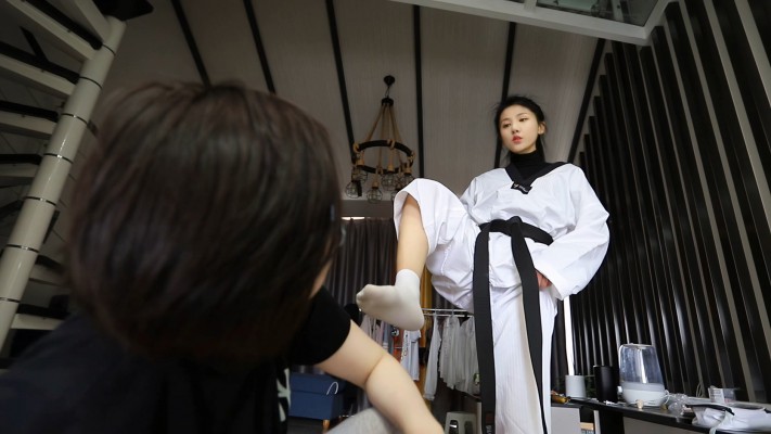 【惑心】跆拳道美女臭脚要狗命