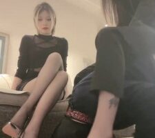 【萱萱S】高跟黑丝全体重踩踏/吃烟灰吃口水【双视角版】 bf24786