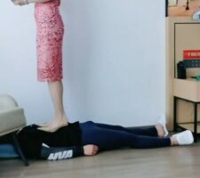 【小爷】高跟全体重踩踏 bf26365