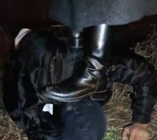 【辣姐】户外-强迫狗舔泥巴鞋底/骑马遛狗 bf26766