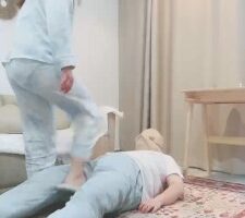 【小欣欣】情侣主羞辱偷懒家狗/伺候亲热/鞋底耳光虐乳【完整版】bf27393