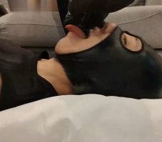 【玥野兔】运动鞋及膝黑袜裸足踩狗脸/插嘴 bf30817