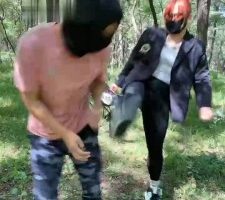 【香奶奶】素人被拖进树林暴打/踹头踹脸 bf32931