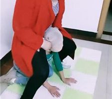 【广东迪迪】母畜-小白鞋白袜踩狗/转胯狗爬【双视角版】JS231116-4