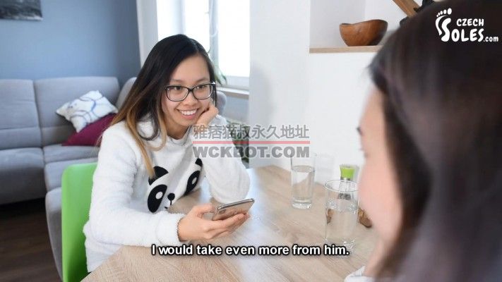 亚洲女孩疯狂榨金调教白人ATM奴！为当舔脚狗，献上所有！O-210701-3