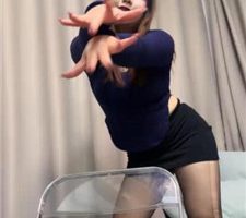 【狗哥】黑丝脚踩绿帽狗-对着绿帽狗跳舞诱惑 bf37835