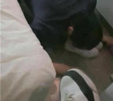 【云斯情侣】情侣主虐绿帽-舔脚舔鞋/圣水/转胯/耳光 JS240305-9