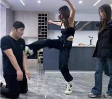 【麋鹿银儿】双S-暴力踢踹虐打/狠跺踩踏/揪耳朵/窒息/脚喂食 bf39796