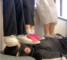 【精神小妹】多素人学生-脏鞋原味袜全体重踩-气味辱 bf41033