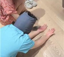 【桃桃樱】高跟踩狗爪/喂圣水/脚下喂食 JS240504-4