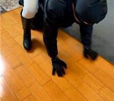 【魔鬼天使】长靴驯兽师-驯服人体马奴 JS240607-2