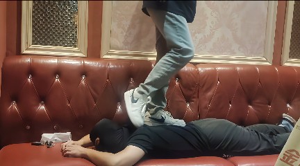 【婷婷Master】精神小妹踩踏闻脚调教 YC-240927-7