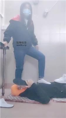 【奇了怪了】牛仔裤S坐脸窒息-运动鞋白袜气味辱 JS241124-19