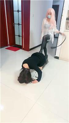 【沫嫣】女女场-靴子踩踏鞭打/骑马/强制闻臭鞋【双视角版】 bf47723