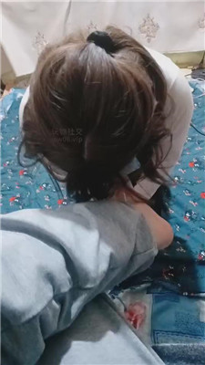 【伪娘和人妻】蓬头垢面的CD认真舔。真好玩。    241216-3