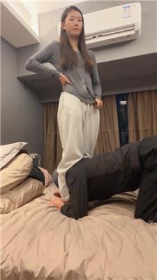 【伊未】白袜脚踩踏/抽耳光/骑马 bf48615