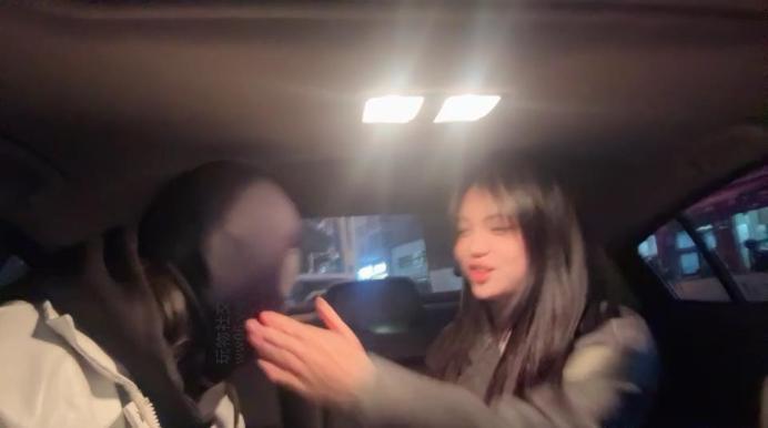 【素人挖掘机】路边开发-抽耳光/手捂窒息/脏鞋臭袜踩脸 bf48663