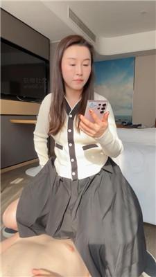 【金融女主】坐在狗脸上聊天 JS250102-41