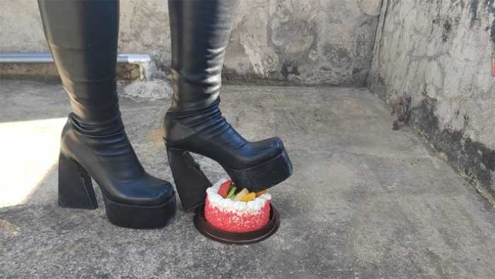 大美暗黑萝莉主 黑长靴踩蛋糕（送1分钟の鞋底展示+语言羞辱） YC-250103-3
