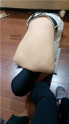 【小凤梨】闺蜜观战-酸臭玉足狂舔 JS250107-44