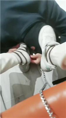 【灵魂晴】运动鞋白袜气味辱/脚下喂食 JS250118-51