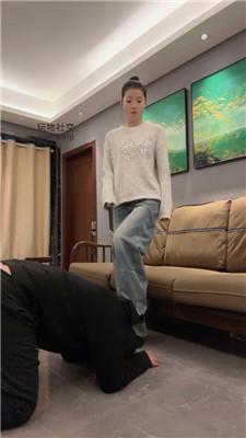 【素人挖掘机】皮鞋白袜连环踢裆胯下辱 bf50221