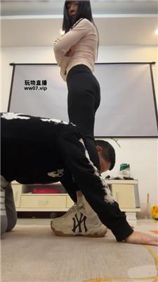 【偏不】舔脏运动鞋白袜/坐脸窒息 bf51157