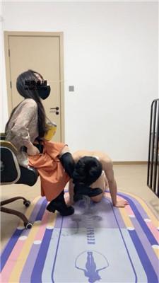 【南月女神】长靴白袜上的酸奶仔细舔干净 JS250310-29