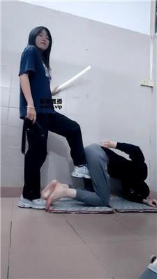 【Nubias】白袜踩踏鞭打 JS250315-19