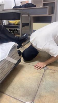 【00后情侣】舔脏长靴踩踏喂食 JS250317-26