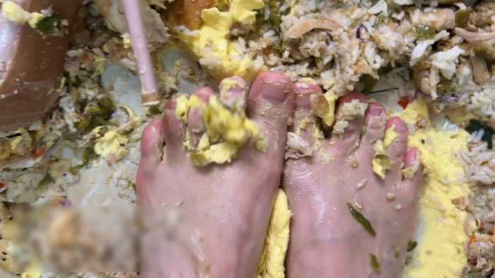 高跟鞋踩食物 JS250327~1