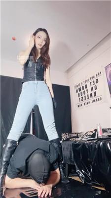 【倪小主】脚下喂食-高跟长靴踢裆-转胯狗爬 bf53794