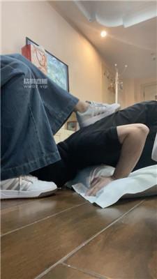 【沐沐】抽耳光-散鞭打-小白鞋踩 JS250607-42