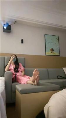 【小奕】绿帽男友下跪伺候【双视角版】 JS250703-27