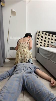 【素人抽水机】酸臭裸足恋足舔-拖鞋踩踏 JS250722-7