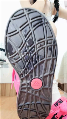 【姜琦琦】运动鞋白棉袜    250913-13