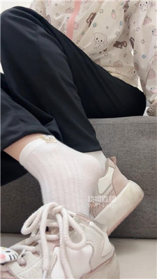 【黑心小魔女】sb清理脚底    250917-10