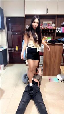 【露露娜】坐脸腿绞-白袜踩 JS251117-8