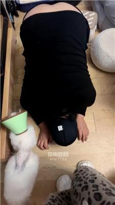 【素人挖掘机】店内跪着清理被羞辱 JS260105-31