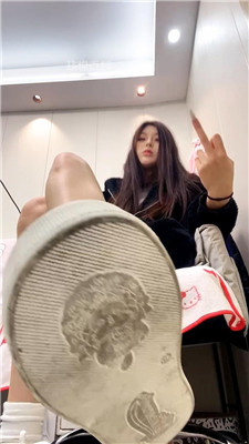 【小懿】脏板鞋白袜盯    260105-25