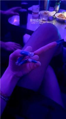 【玥樾】在酒吧点压榨韩国傻人 JS260107-44