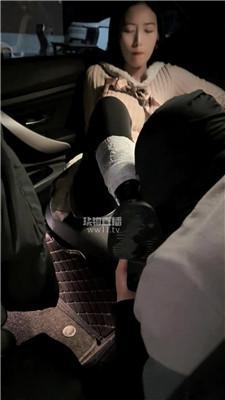 【狠心小妈】白袜脚车内调奴 bf60469