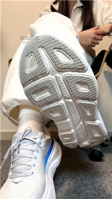 【秋黎】运动鞋白棉袜裸足    260212-14